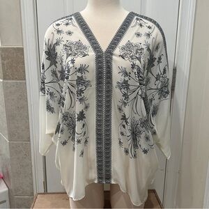 Rose & Olive Black & White Floral Blouse Dramatic Batwing Sleeves Flowy Unique